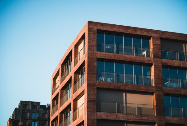 Placas solares en comunidad de vecinos guía