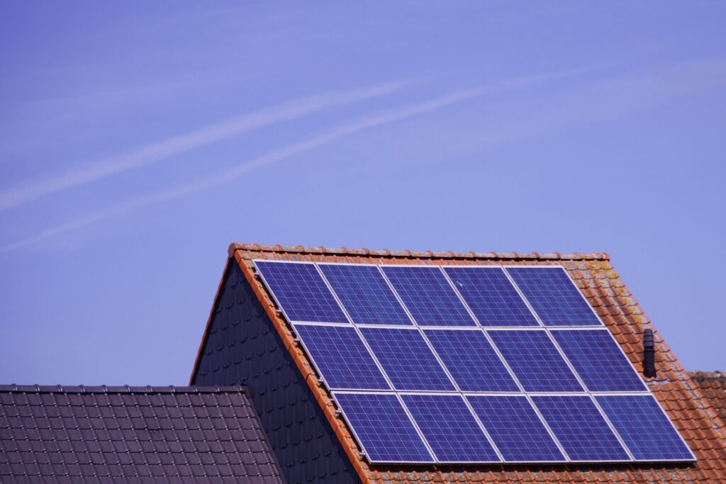 ¿Es rentable poner placas solares Guía real 2